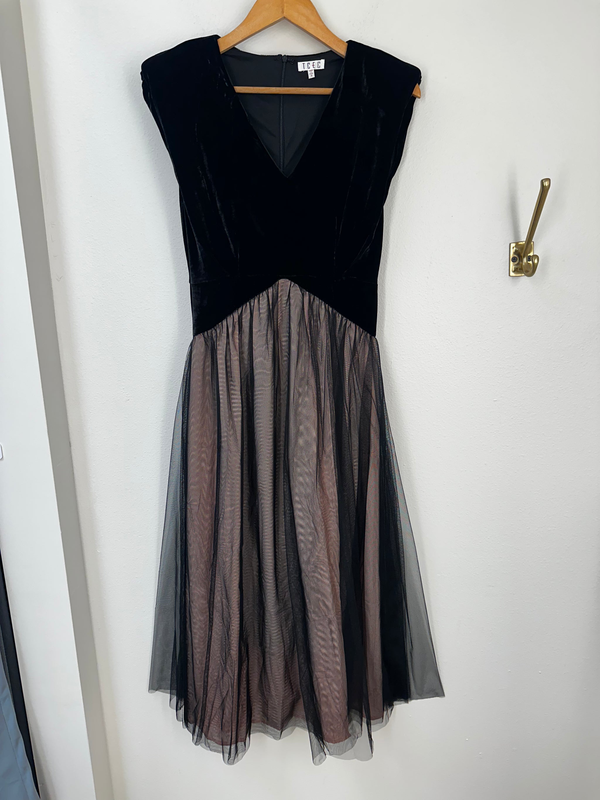 Fitted Velvet & Tulle Midi Dress {Black} – Kelly Fields Boutique