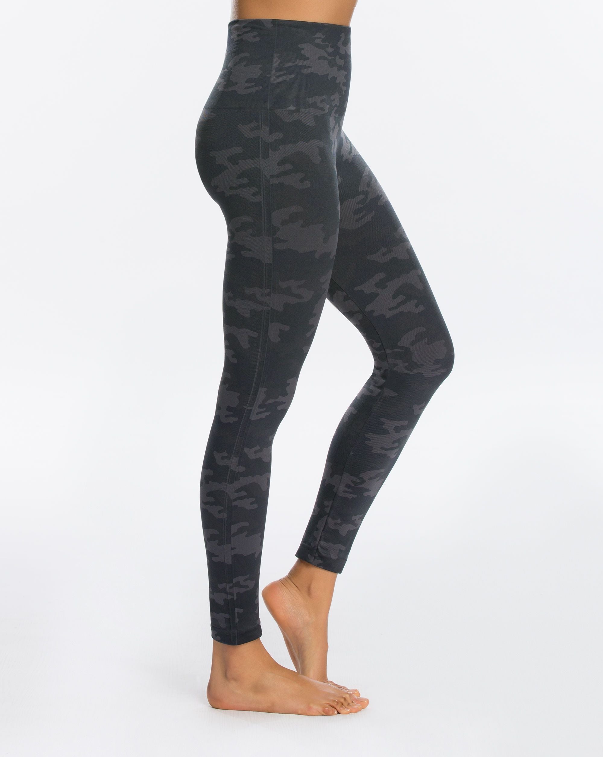 SPANX Look At Me Now Seamless Legging in Black Camo, Size Small